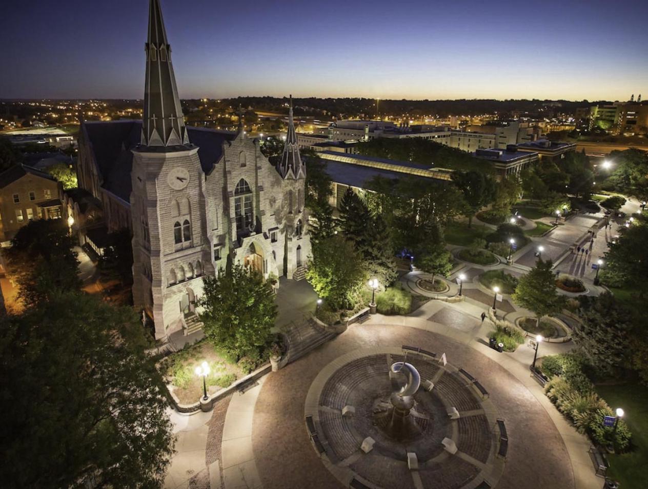 Creighton campus overhead shot of St. 约翰's church at night